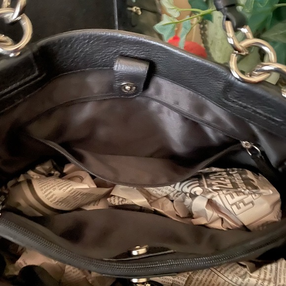 COACH Penelope Carryall 100% AUTHENTIC Color: Black
Leather handbag - Like New - Picture 10 of 16